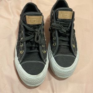 Selling these Women Chunk Converse size 6.5 Women